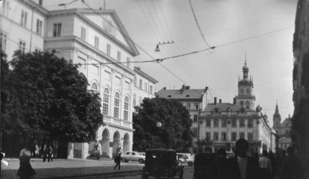 Rynek i ratusz - z widokiem na perspektyw ulicy Ruskiej, wie Korniakta i koci Karmelitw Bosych