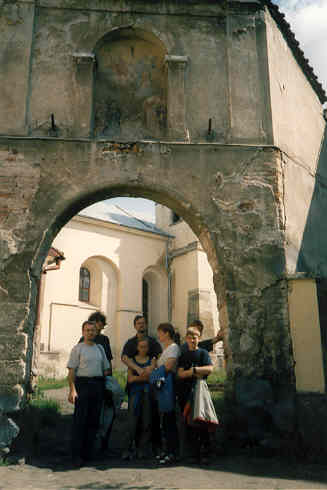 Brama wejsciowa na teren klasztoru benedyktynek